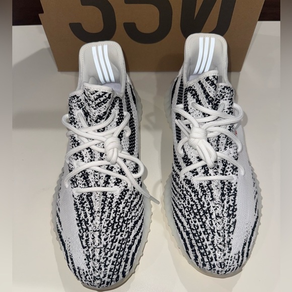 New adidas Yeezys 350 v2 boost zebra black white mens size 8.5 shoes - Picture 1 of 5